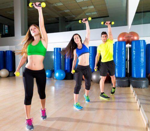 Ćwiczenia z hantlami