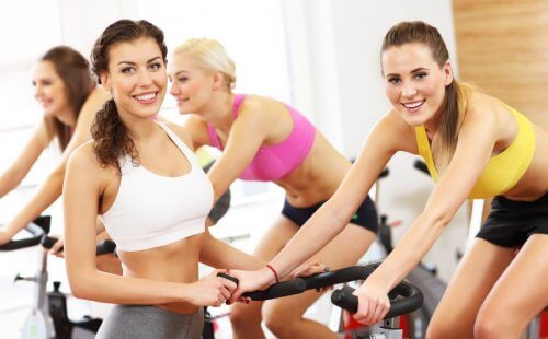 Spinning: 6 korzyści z treningu na rowerku stacjonarnym