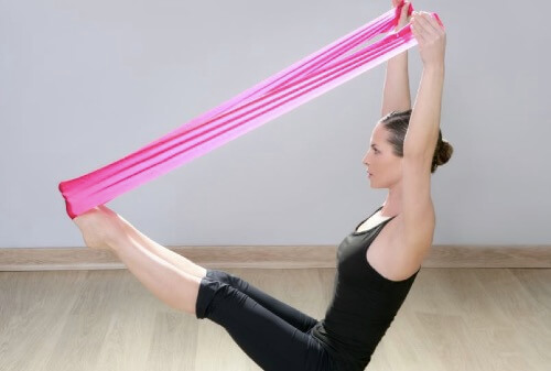 Ćwiczenia z opaskami rozciągającymi – świetne i wydajne
