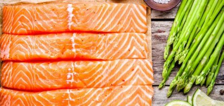 dania z łososia ze szparagami