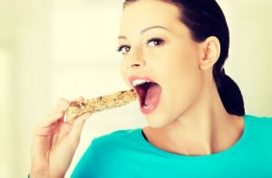 Batony proteinowe - co się w nich znajduje?