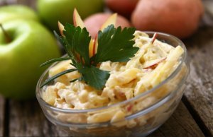 sałatka ziemniaczana z jabłkiem