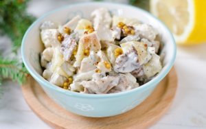 sałatka z ziemniakami z kurczakiem