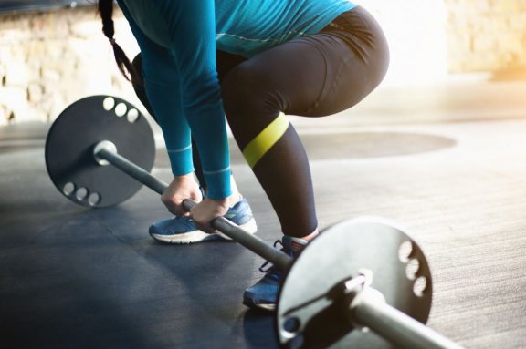 martwy ciąg, silownia, zwiększanie obciążenia