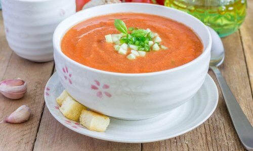 Gazpacho w misce - zdrowe hiszpańskie potrawy