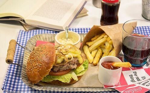 hamburger z frytkami - zła dieta