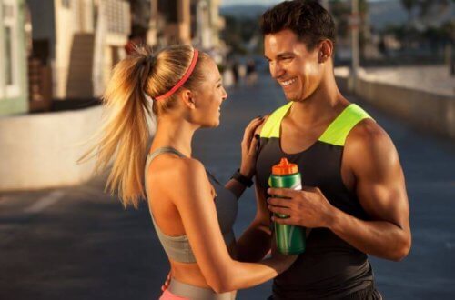 Kobieta i mężczyzna na wspólnym treningu