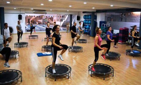 trampoliny, power jump - zajęcia na siłowni