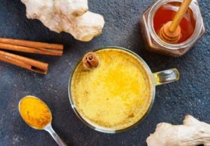 Złote mleko czyli golden milk: co to jest i jak je zrobić?