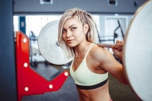 Przysiady ze sztangą wzmacniające dolną część ciała