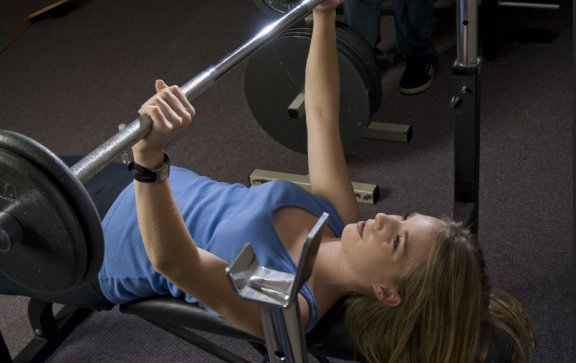 wyciskanie sztangi - klatka piersiowa