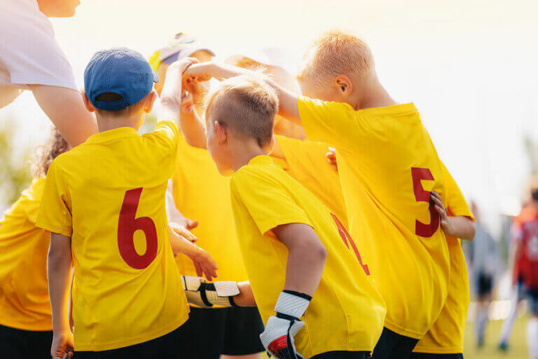 Sporty zespołowe dla dzieci i korzyści z nich wynikające - Jesteś Fit