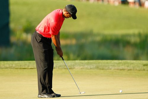 Tiger woods uderza piłkę 2