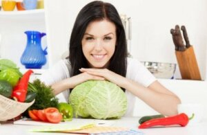 Surówka Coleslaw: przepis bazowy i jego odmiany