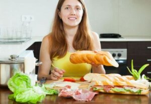 Lekkie dania z szynką serrano – garść przepisów