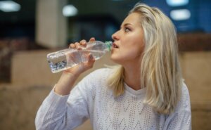 Kobieta spożycie woda