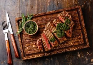 Mięso z sosem chimichurri