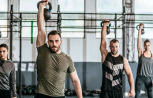 Trening crossfit i podnoszenie ciężarów