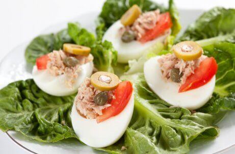 zdrowe jajka z tuńczykiem