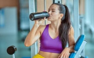 Koktajl białkowy: czy rzeczywiście warto go pić?