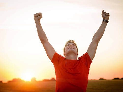 szczęśliwy mężczyzna i automotywacja