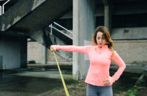 Ćwiczenia łagodzące ból barku – 4 propozycje