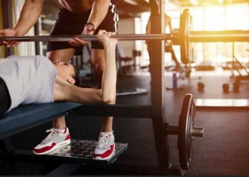Trening siłowy dla pływaków – przykłady