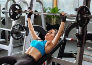 Budowanie mięśni przez kobiety: najczęstsze błędy