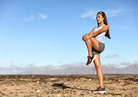 Przyciąganie kolana do klatki piersiowej