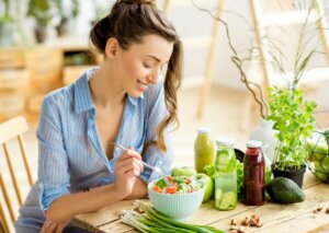 Kobieta je sałatka dieta ajurwedyjska