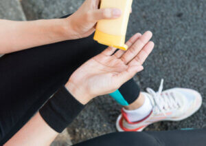 Dbanie o skórę u sportowców – 10 praktycznych wskazówek