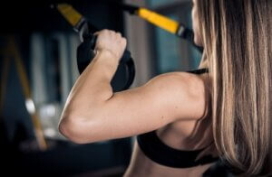 Trening w zawieszeniu na taśmach TRX – kilka ćwiczeń