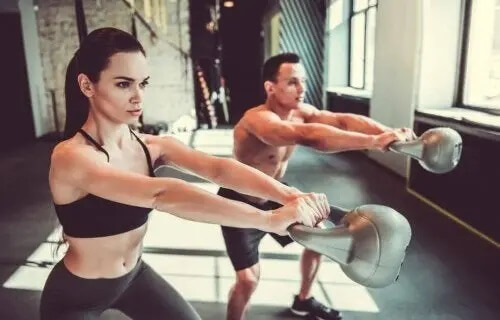 Ćwiczenia z kettlebellem na wzmocnienie całego ciała
